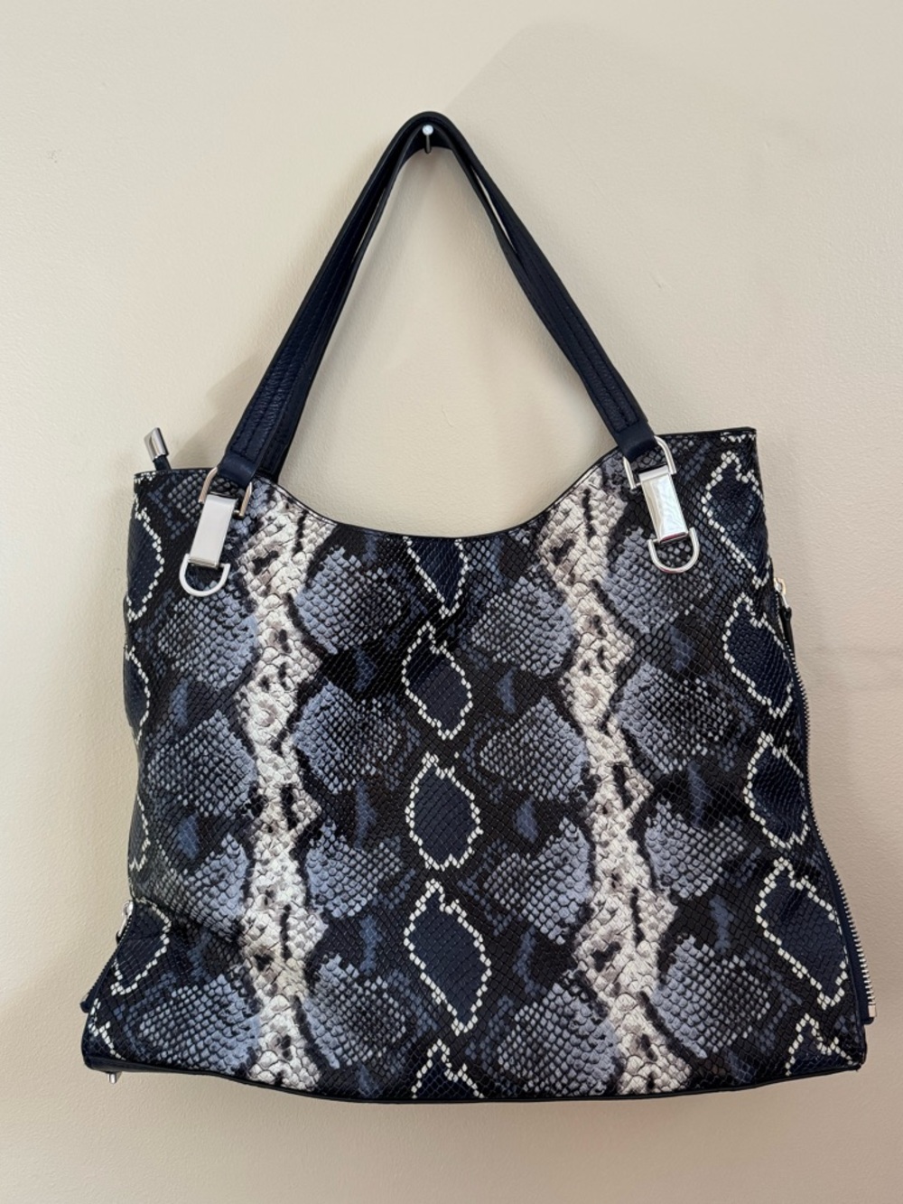 Vince Camuto Blue Black Snake Print Embossed Leather Emely Tote Bag - Picture 3 of 6